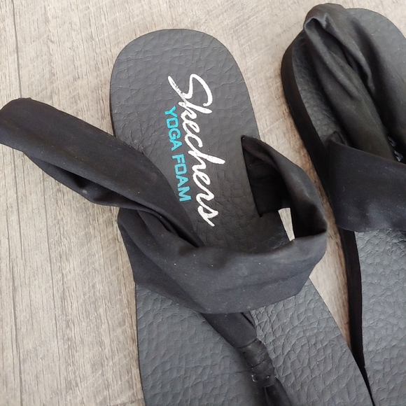 Sketchers Yoga Sandals Black Stretch - Picture 2 of 3